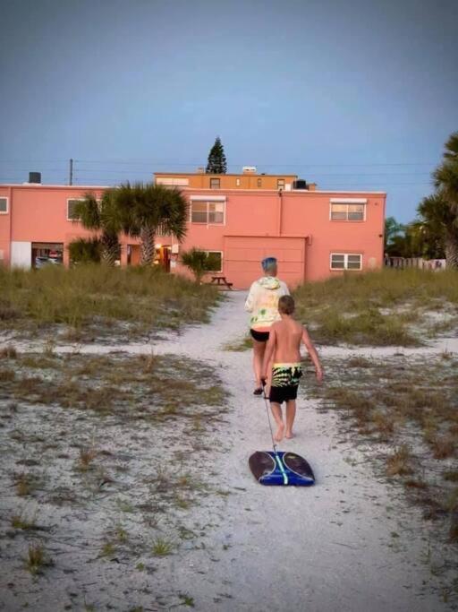 Beachfront Condo On Quiet Treasure Island- 1 Bed セント・ピート・ビーチ エクステリア 写真