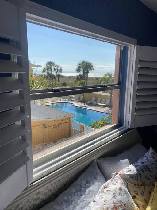 Beachfront Condo On Quiet Treasure Island- 1 Bed セント・ピート・ビーチ エクステリア 写真