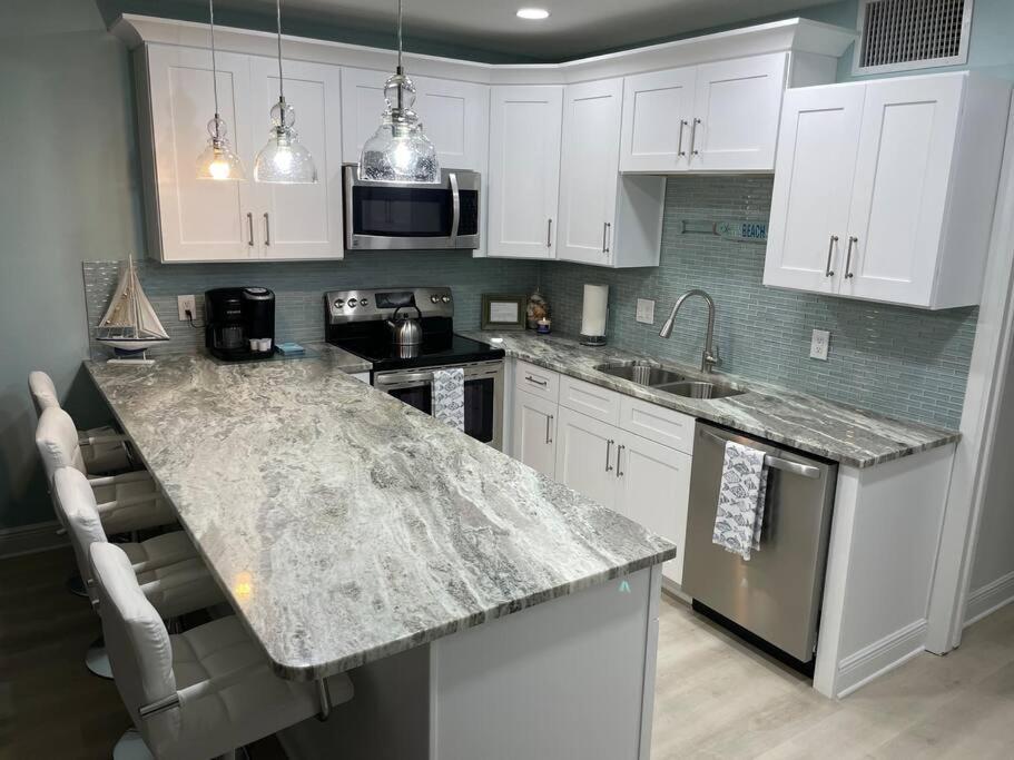 Beachfront Condo On Quiet Treasure Island- 1 Bed セント・ピート・ビーチ エクステリア 写真