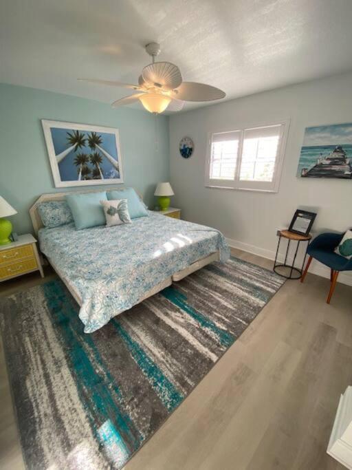 Beachfront Condo On Quiet Treasure Island- 1 Bed セント・ピート・ビーチ エクステリア 写真