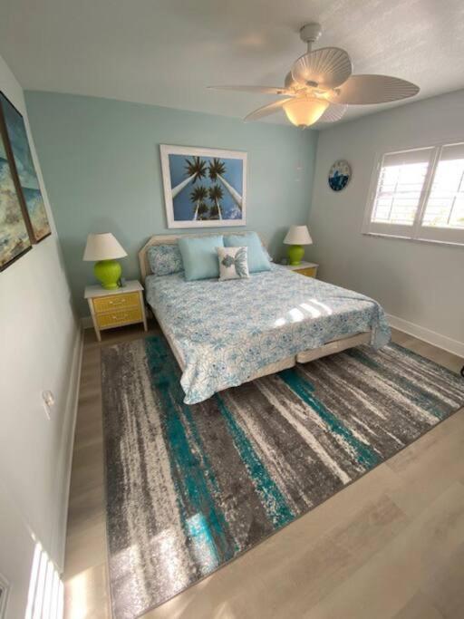 Beachfront Condo On Quiet Treasure Island- 1 Bed セント・ピート・ビーチ エクステリア 写真