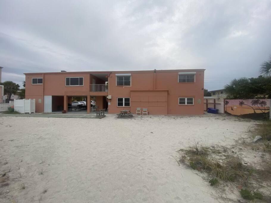 Beachfront Condo On Quiet Treasure Island- 1 Bed セント・ピート・ビーチ エクステリア 写真