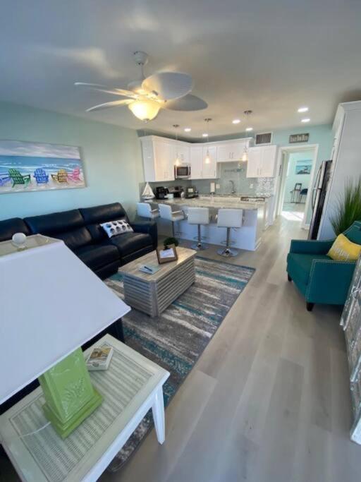 Beachfront Condo On Quiet Treasure Island- 1 Bed セント・ピート・ビーチ エクステリア 写真