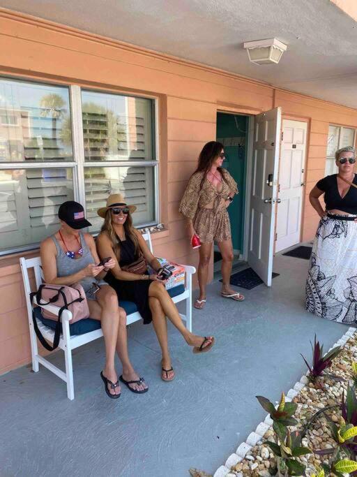 Beachfront Condo On Quiet Treasure Island- 1 Bed セント・ピート・ビーチ エクステリア 写真