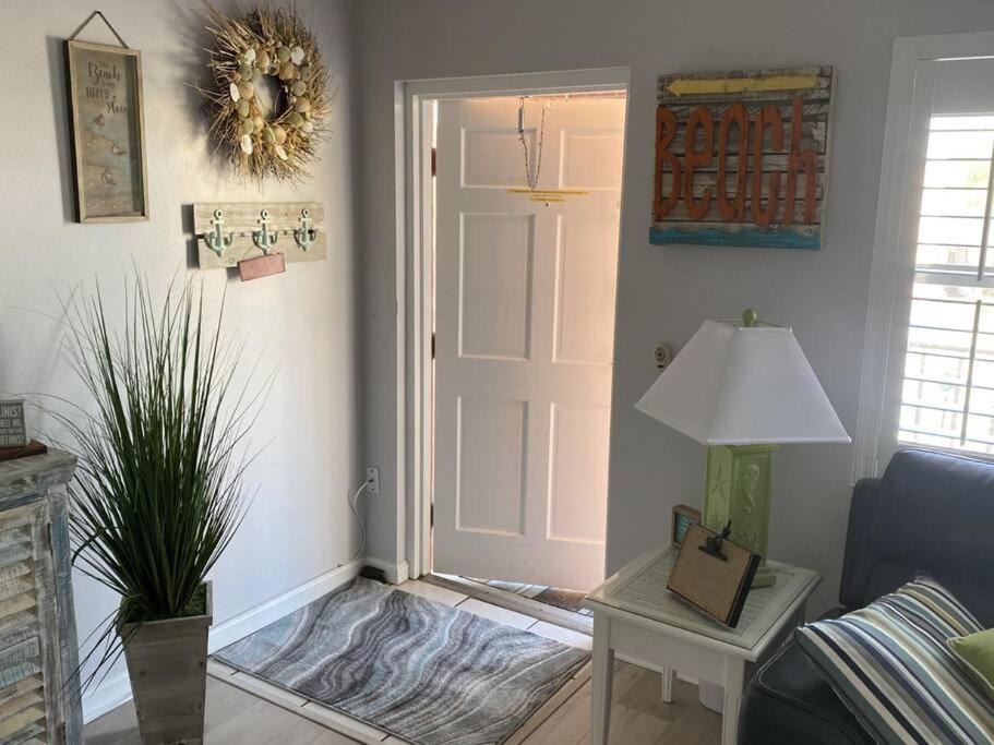 Beachfront Condo On Quiet Treasure Island- 1 Bed セント・ピート・ビーチ エクステリア 写真