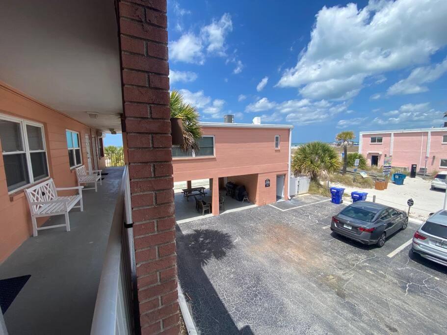 Beachfront Condo On Quiet Treasure Island- 1 Bed セント・ピート・ビーチ エクステリア 写真